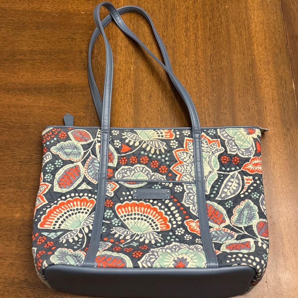 Small Trim Vera Tote - Vera Bradley